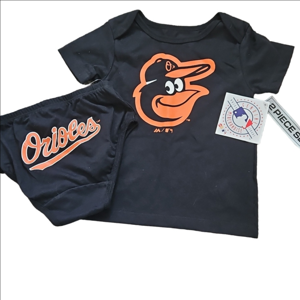NWT.. Baltimore Orioles Baby Outfit.    18 Months